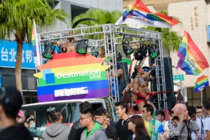 同志婚紗/海蛙攝影/austin/hiwow.studio/婚姻平權/LGBT/情侶寫真/凱達格蘭大道/2017台北同志大遊行