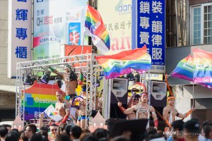 同志婚紗/海蛙攝影/austin/hiwow.studio/婚姻平權/LGBT/情侶寫真/凱達格蘭大道/2017台北同志大遊行