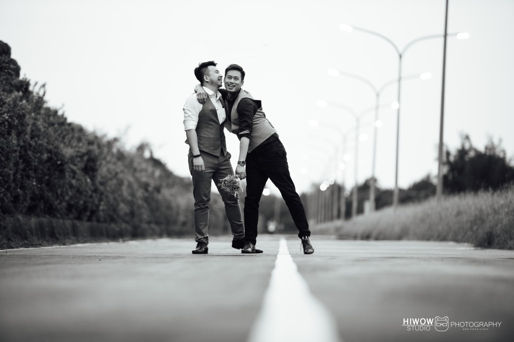 同志婚紗/海蛙攝影/austin/hiwow.studio/婚姻平權/自助婚紗/情侶寫真/語不驚人毛不休/東潮時裝西服/沙崙海灘