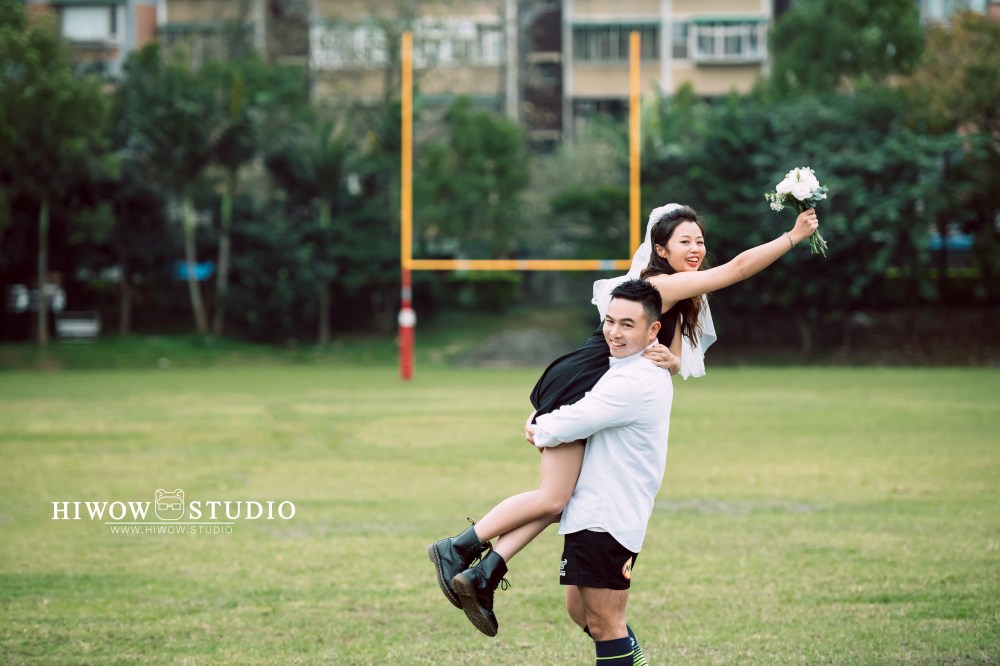 HIWOW 海蛙 海蛙攝影 自助婚紗 淡水 輕婚紗　情侶寫真　橄欖球