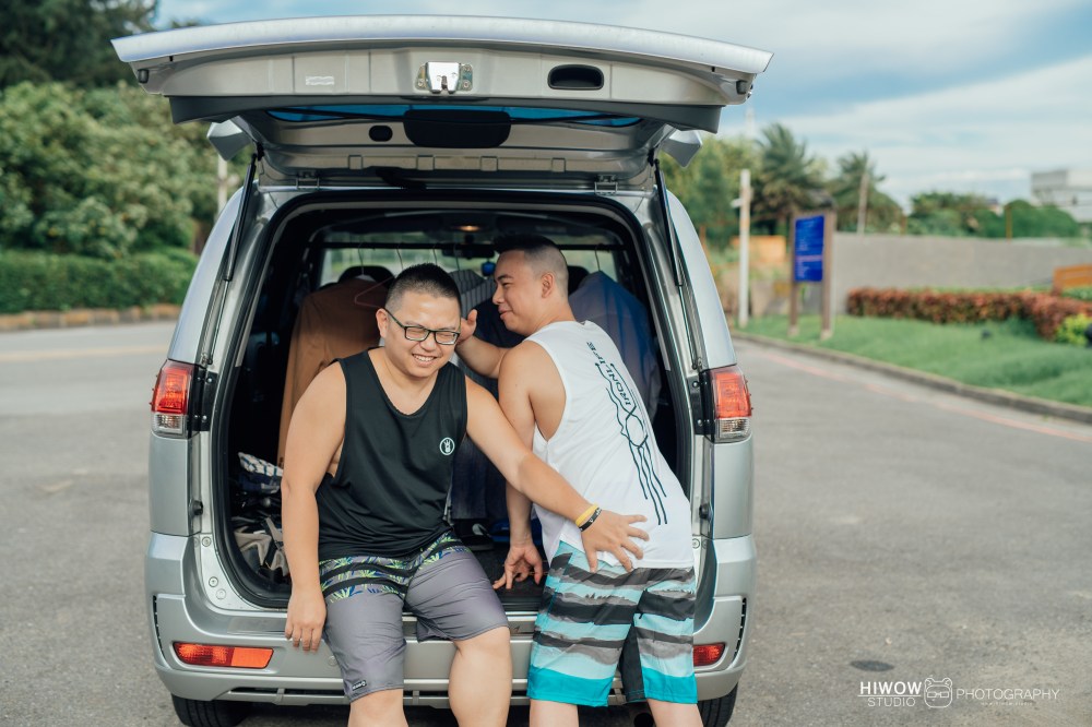 同志婚紗 海蛙攝影 hiwow.studio 情侶寫真 生活風 日常 海邊 淡水