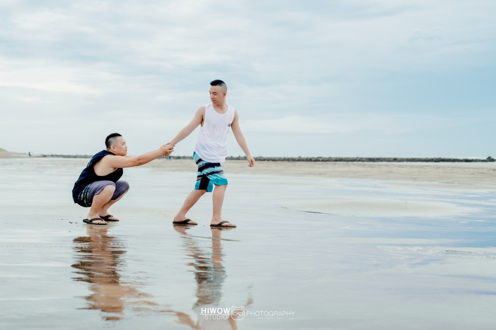 同志婚紗 海蛙攝影 hiwow.studio 情侶寫真 生活風 日常 海邊 淡水11