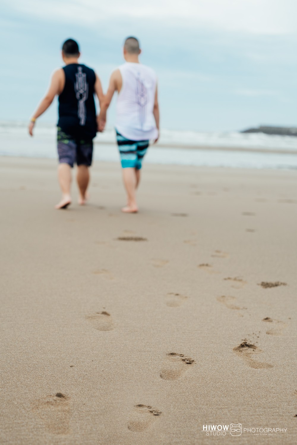 同志婚紗 海蛙攝影 hiwow.studio 情侶寫真 生活風 日常 海邊 淡水