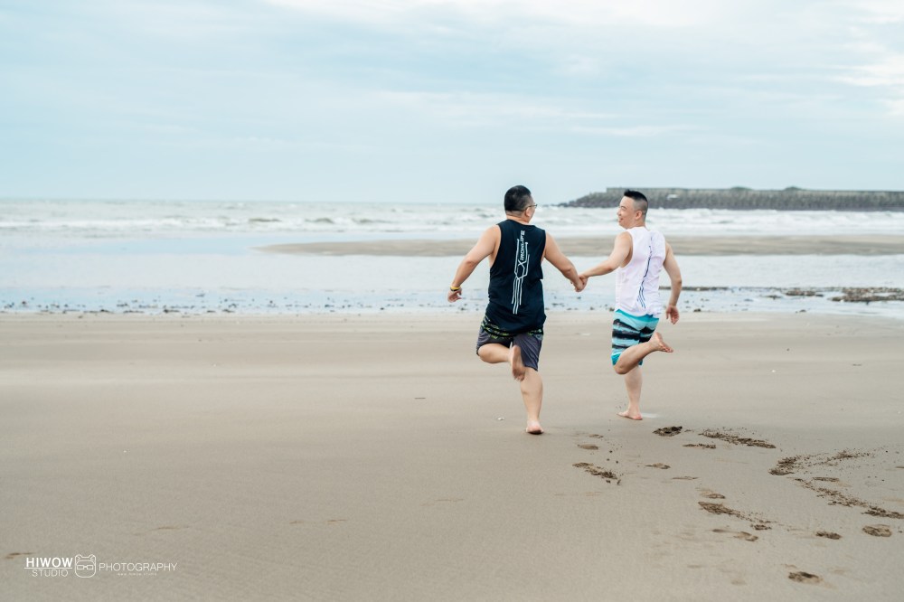 同志婚紗 海蛙攝影 hiwow.studio 情侶寫真 生活風 日常 海邊 淡水17