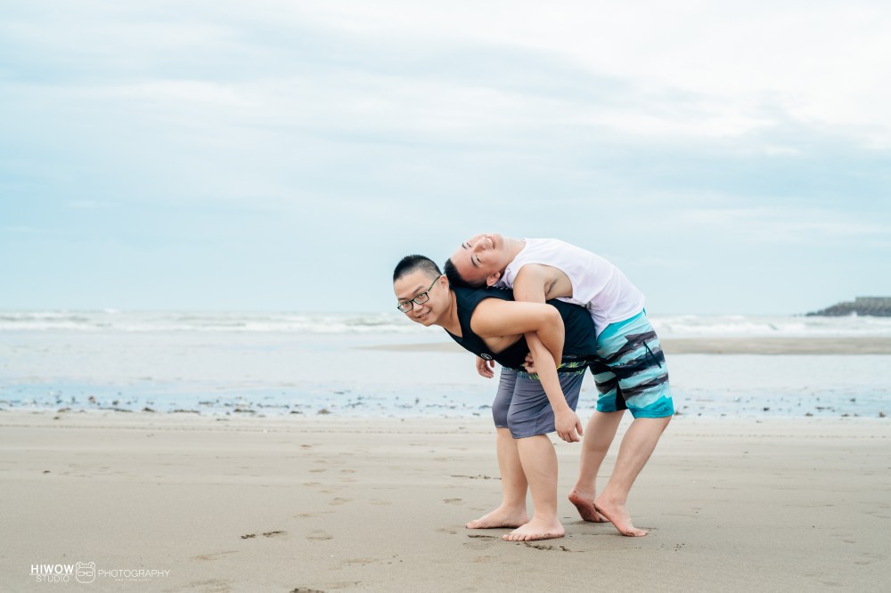 同志婚紗 海蛙攝影 hiwow.studio 情侶寫真 生活風 日常 海邊 淡水19