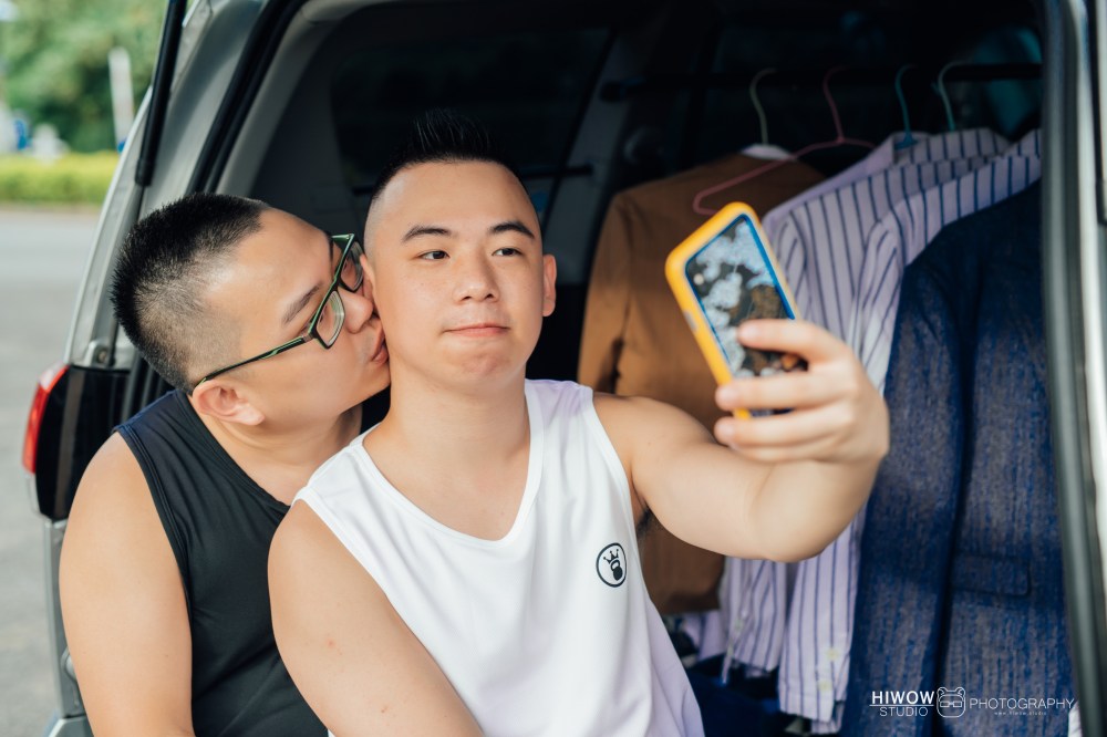 同志婚紗 海蛙攝影 hiwow.studio 情侶寫真 生活風 日常 海邊 淡水
