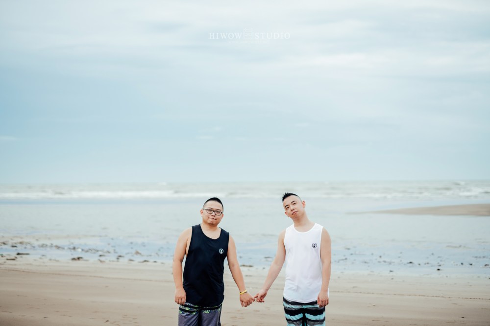 同志婚紗 海蛙攝影 hiwow.studio 情侶寫真 生活風 日常 海邊 淡水