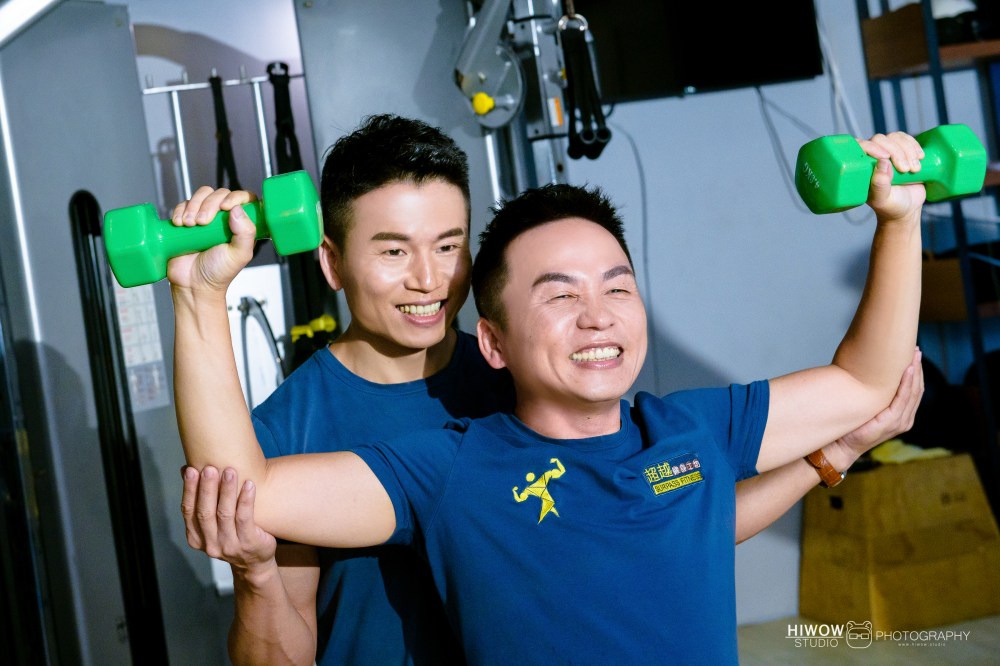 同志婚紗/海蛙攝影/austin/hiwow.studio/婚姻平權/男男婚紗/自助婚紗/健身夫夫/情侶寫真/同性婚紗/凡登男士西服/超越健身工坊